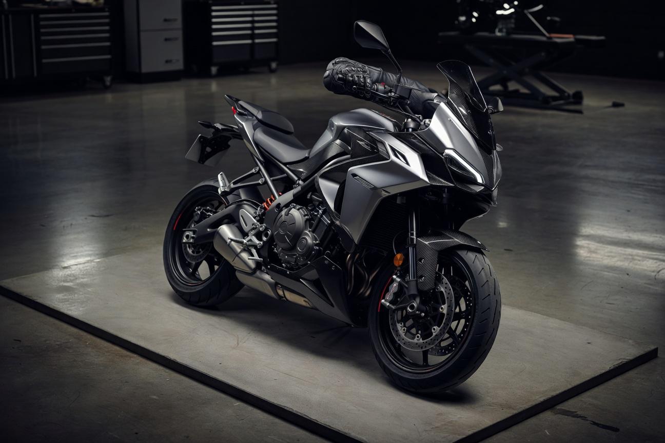 Motocykl z nisko położonym środkiem ciężkości - kiedy robi różnicę